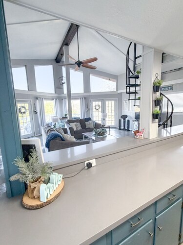 The Boat House - Lake Livingston - Sleeps 12