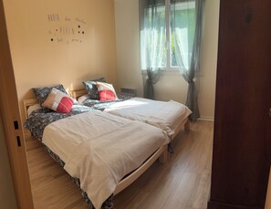 3 soverom, strykejern/-brett, reiseseng for barn og sengetøy