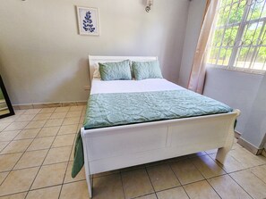 1 chambre, fer et planche à repasser, Wi-Fi gratuit, draps fournis