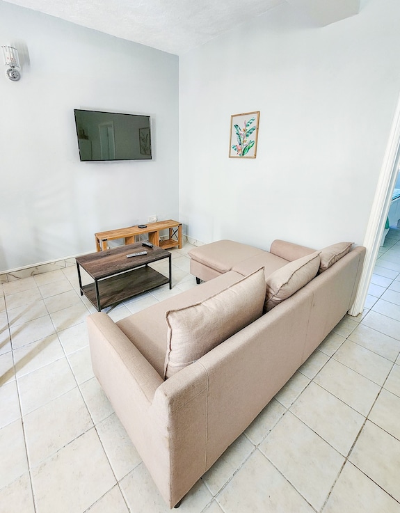 Cozy 1-bedroom Retreat In Picard W/ac, Apt 2 - Dominica