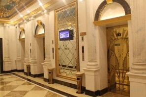 Interior - Royal Hotel (Xiaoyi)