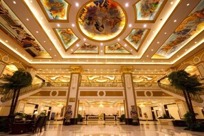 Lobby - Royal Hotel (Xiaoyi)