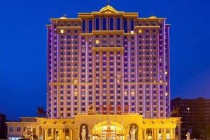 Unclassified image, 2 of 60, button - Royal Hotel (Xiaoyi)