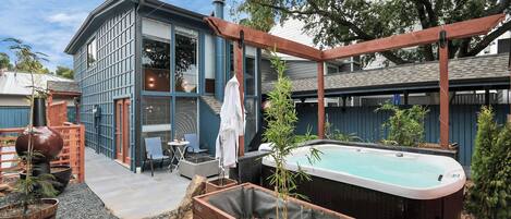 Bain à remous extérieur