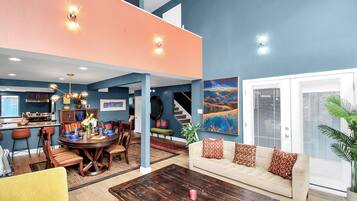 Televisión, libros, biblioteca musical y videoteca