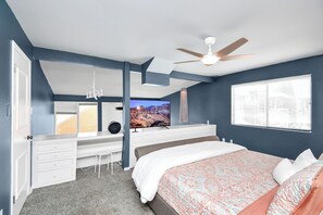 2 dormitorios, escritorio, tabla de planchar con plancha y cuna de viaje