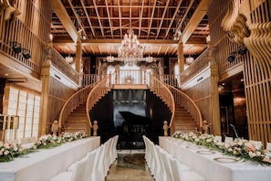 A grand hall with a central staircase, a chandelier, and a piano. - Shanghai Pudong Lingang Kaiyuan Hotel (Shanghai)