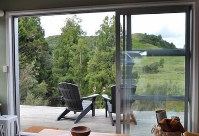 The Rimu Hut: Luxury riverside and off-grid