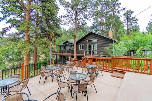 Rocky Creek Lodge, Sleeps 30, Gatherings Welcome
