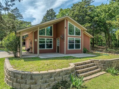  Weclome to Knot Shore  on Lake Texoma with boat parking