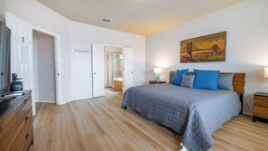 5 bedrooms, desk, iron/ironing board, travel crib