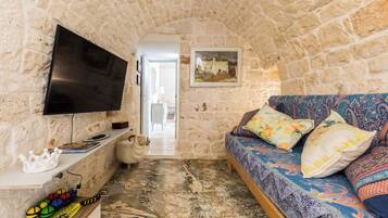 TV, libri, impianto stereo