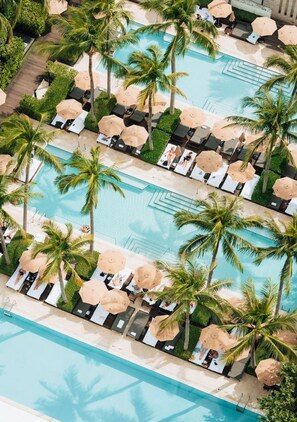 3 outdoor pools, free cabanas, pool umbrellas - The Setai Residence Miami Beach (Miami Beach)