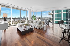 Luxury Apartment, 2 Bedrooms, Terrace, Sea View | 2 bedrooms, Egyptian cotton sheets, premium bedding, memory foam beds - The Setai Residence Miami Beach (Miami Beach)
