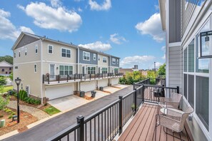 Terrace/patio - GVL Luxury Townhome -1 mile from downtown (Greenville)