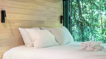 1 bedroom, desk, free WiFi, bed sheets