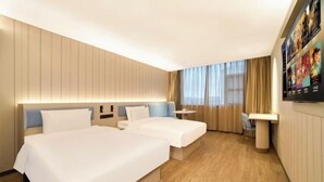A hotel room with two beds, a desk, a chair, and a wall-mounted TV. - HanTing Hotel (Cixi Guanhaiwei) (Cixi)