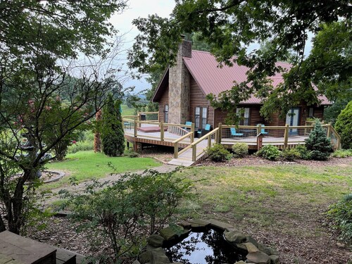 New Listing - Cozy 5-bedroom cabin in Sevierville - sleeps 18!