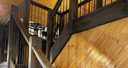 New Listing - Cozy 5-bedroom cabin in Sevierville - sleeps 18!