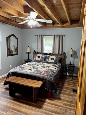 5 bedrooms, iron/ironing board, WiFi, bed sheets