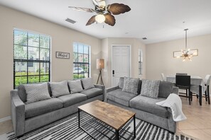 Smart TV, video games, computer monitors, printers - Beautiful Townhouse in Paseo (Fort Myers)
