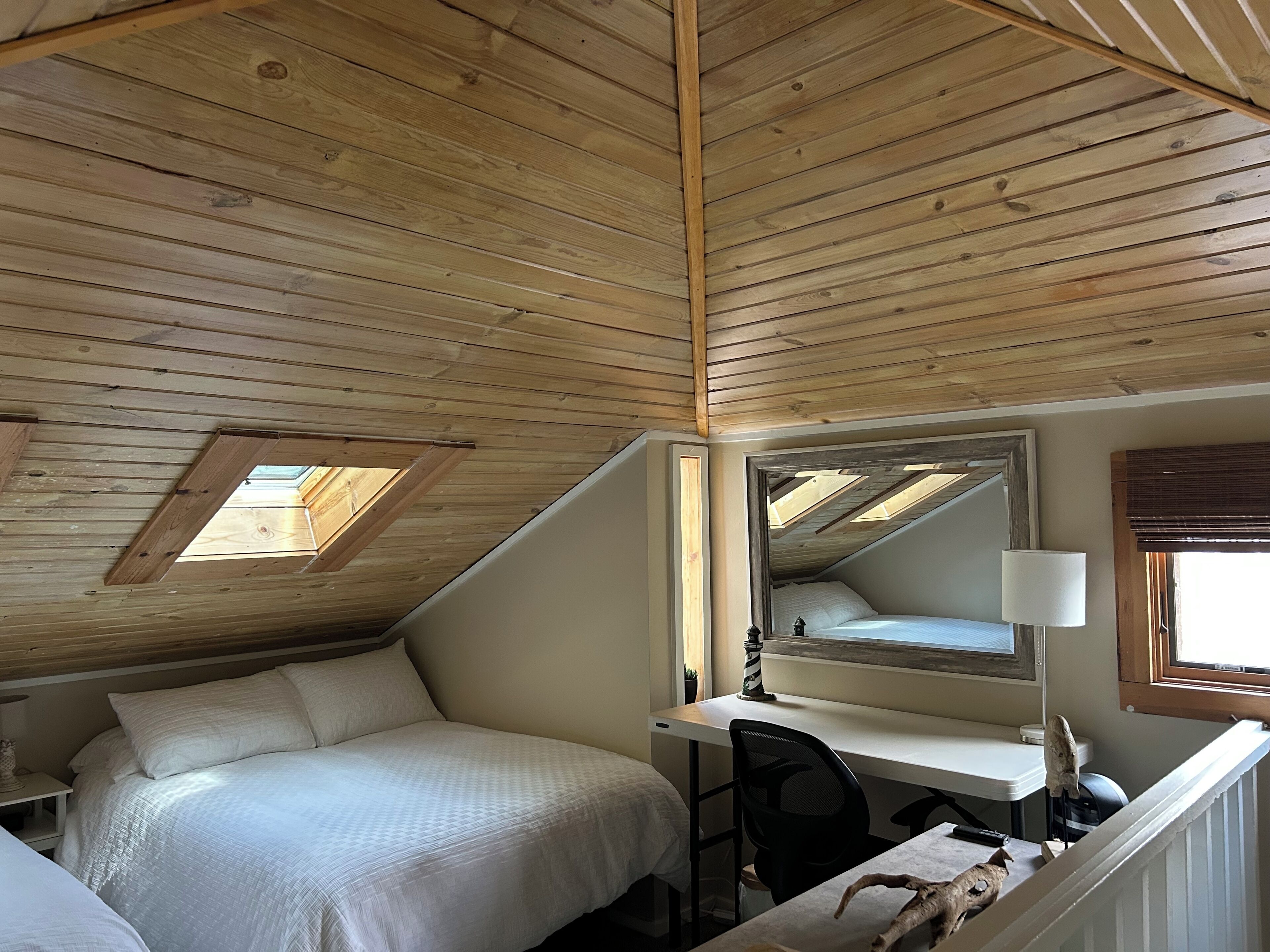 2 bedrooms, desk, travel cot, free WiFi