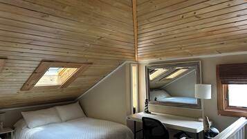 2 bedrooms, desk, travel cot, free WiFi