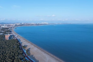 Beach - Rongcheng Celebrity Hotel (Rongcheng High Speed Rail Station Shop) (Rongcheng)