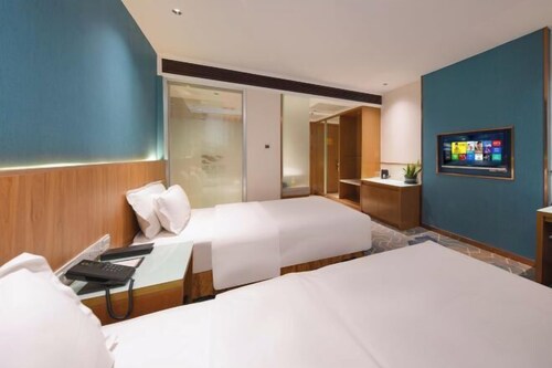 Rongcheng Celebrity Hotel (Rongcheng High Speed Rail Station Shop)