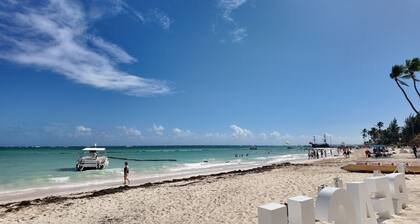 Large 3 bedroom, 2 bathroom property conveniently located steps from the beach.
