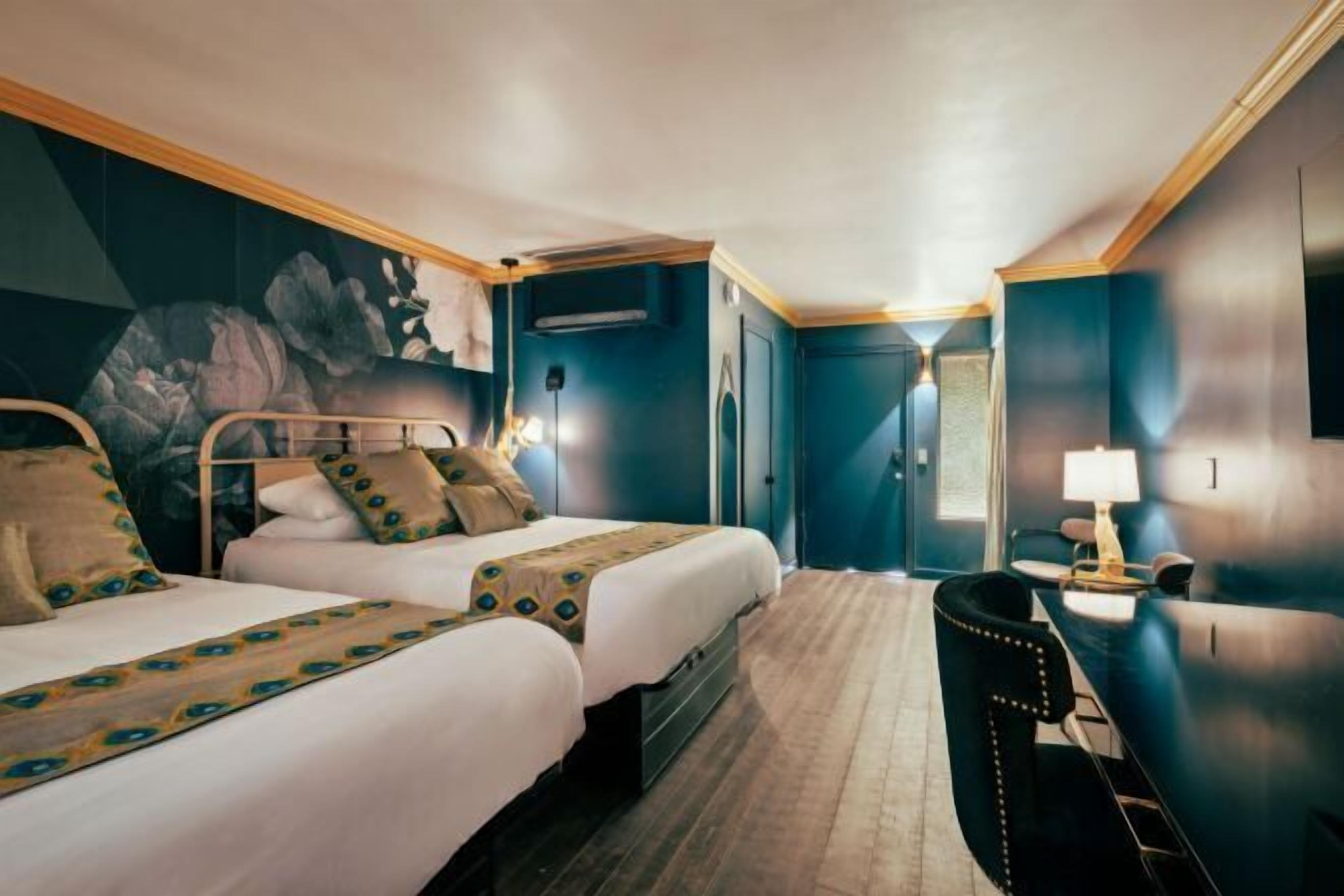 Cortinas blackout, tabla de planchar con plancha y wifi gratis 