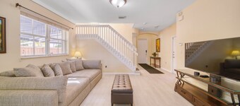 Spacious and cozy 4-bedroom house with pool- Palmetto Eliptic Miami