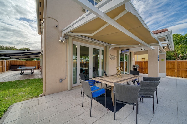 Outdoor dining