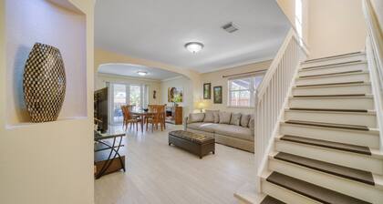 Spacious and cozy 4-bedroom house with pool- Palmetto Eliptic Miami