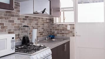 Family House, 2 Bedrooms, Patio, Garden View | Private kitchen | Electric kettle