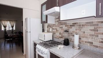 Family House, 2 Bedrooms, Patio, Garden View | Private kitchen | Electric kettle