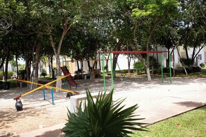 Children’s play area – outdoor