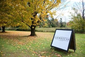 Property grounds - Luxury Private Farmhouse Estate Near Salmon River (Altmar)