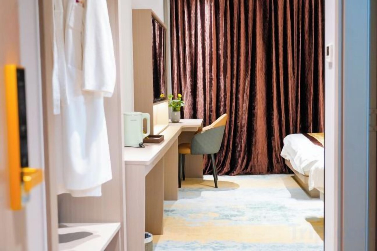 Sunshine Cozy Twin Room