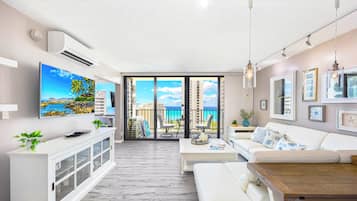 Premium Condo, 1 King Bed, Air conditioning, Ocean View (0049) | Living area