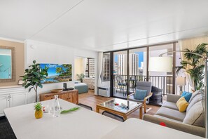 City appartement, 1 slaapkamer, balkon, gedeeltelijk uitzicht op oceaan (0167) | Dineren op de kamer