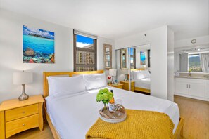 Condo, 1 King Bed with Sofa bed, Mountain View (0083) | 1 bedroom, premium bedding, iron/ironing board, free WiFi - High Floor Mountain View with King or Queen Bed and Parking (Honolulu)
