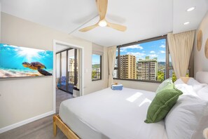 1 bedroom, premium bedding, iron/ironing board, free WiFi - Mountain View Condo with King or Queen Bed and Parking (Honolulu)