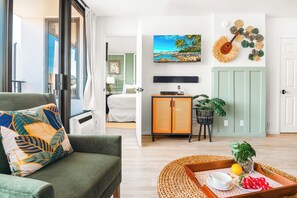 Condo, 1 Bedroom, Air conditioning, Mountain View (0169) | Living area