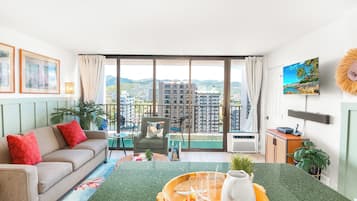 Condo, 1 Bedroom, Mountain View (0169) | Living area