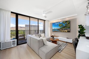 Premium Condo, 2 Queen Beds, Air conditioning, Partial Ocean View (WB 2105 T1) | Living area - Premium Remodeled Condo in Waikiki with 2 Beds and Parking (Honolulu)
