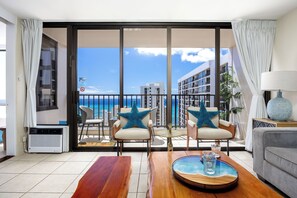 Condo Premium, 1 phòng ngủ, máy điều hòa, quang cảnh biển (0104) | Khu phòng khách