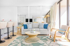 Premium Suite, 1 Bedroom, Balcony, Ocean View (0156) | Living area - Premium Remodeled Condo in Waikiki with 2 Beds and Parking (Honolulu)