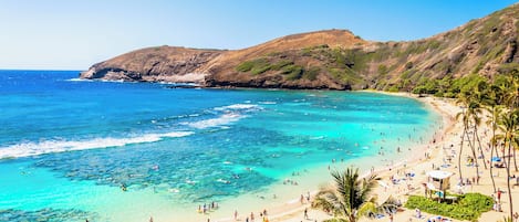 Beach nearby, white sand, beach towels