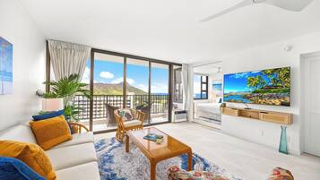 Apartment, 1 Bedroom, Balcony, Ocean View (0045) | Living area